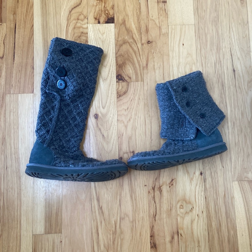 Grey knit Ugg boots
